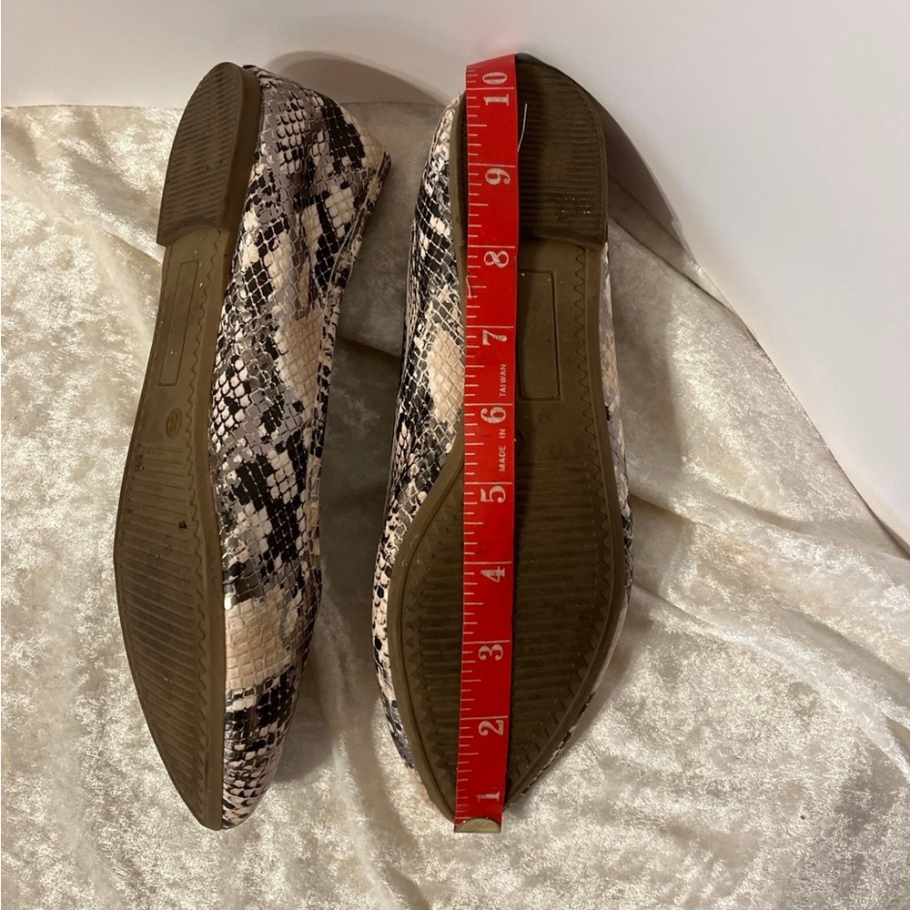 Women’s Snake Print Ballet Flats - Beige/Tan - Picture 5 of 7